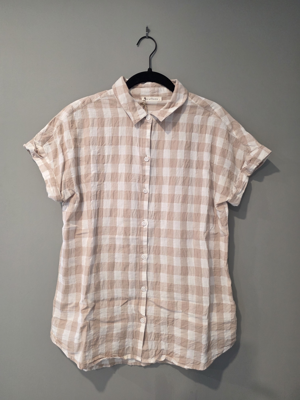 Neuflora Light Cream And White Plaid Button-Up Short Sleeve Shirt Size Medium